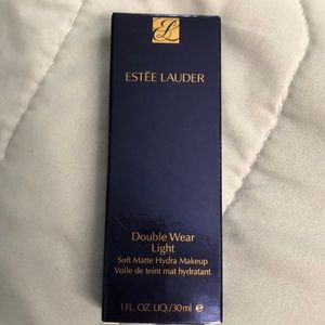 NEW Double wear light soft matte tawny 30ml